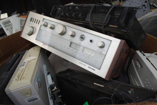 Trash lights 1000 houses Electronics for recycling. "There are a lot of gypsies in the e-waste industry," said Renee Casapulla. "A resident gives you something and you want to do the right thing, but it's hard to get that assurance."
