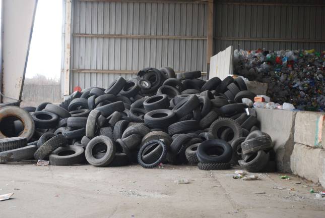 Trash lights 1000 houses Tires for recycling. Everything that can be separated out of landfill garbage saves landfill space. And landfill space = money.
