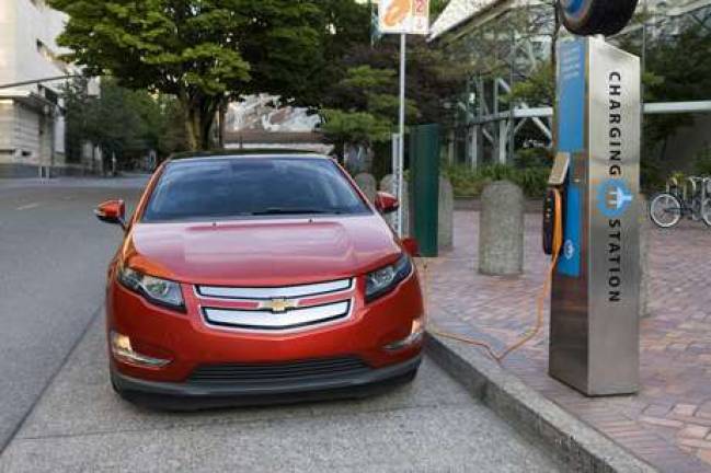 Hybrid vs. electric 2011 Chevrolet Volt. X11CH_VT117 (10/7/2010)