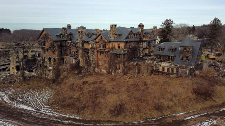 Bennett School in early-phase demolition.