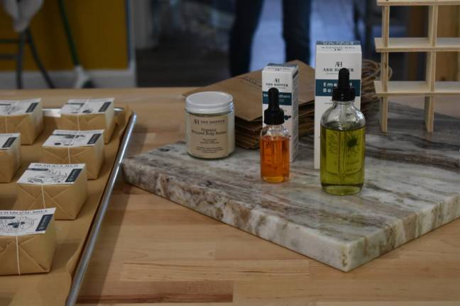Oils and soaps in plastic-free packaging.