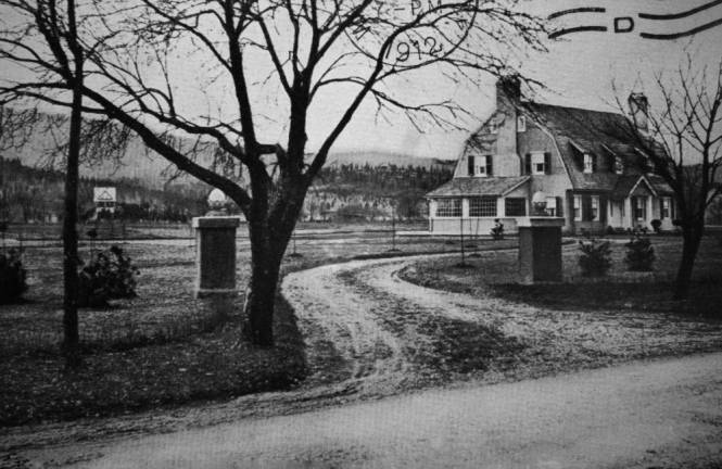 The house in 1912, before it was a funeral parlor.